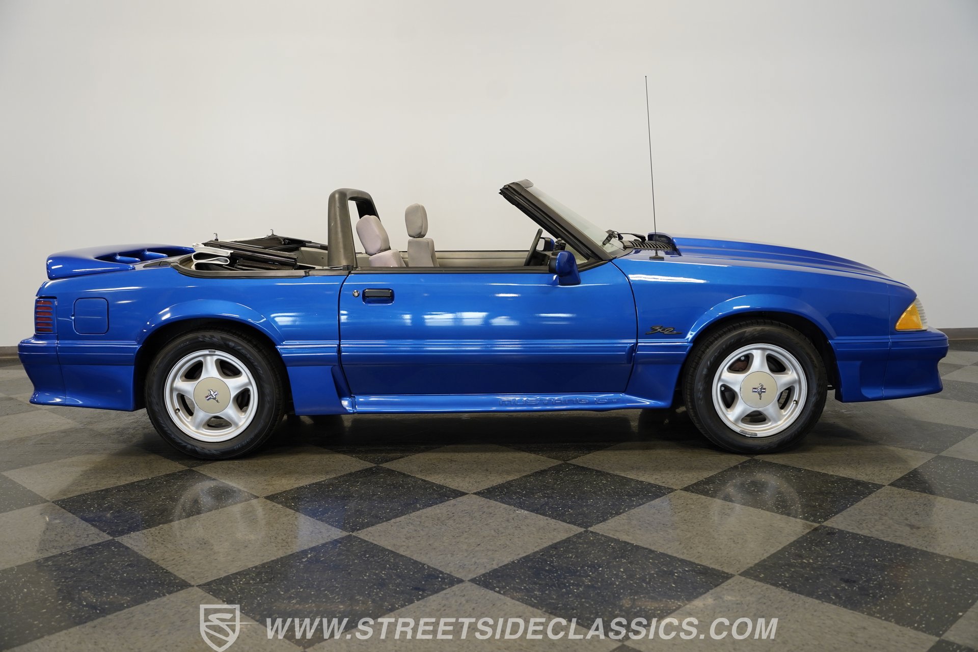 Used 1993 Ford Mustang GT RWD image 16
