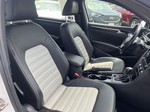 Used 2018 Volkswagen Passat GT FWD image 17
