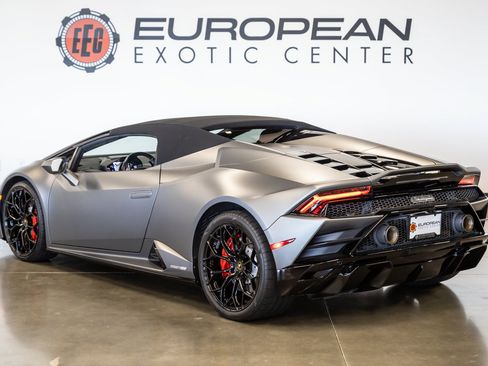 Used 2021 Lamborghini Huracan EVO RWD image 10