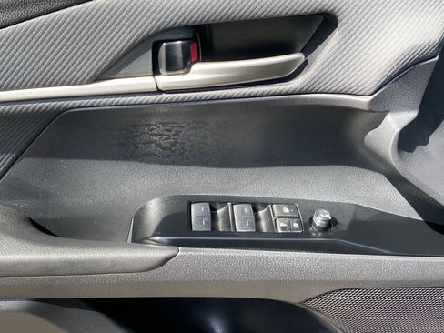 Used 2025 Toyota Camry SE FWD image 18