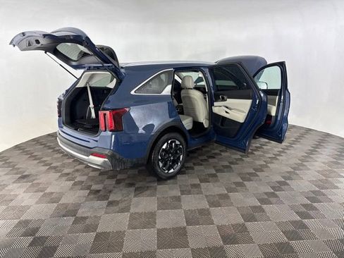 Certified 2025 Kia Sorento S w/ Panoramic Sunroof Package FWD image 16