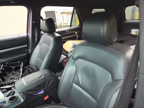 Used 2016 Ford Explorer XLT w/ Equipment Group 202A FWD image 8