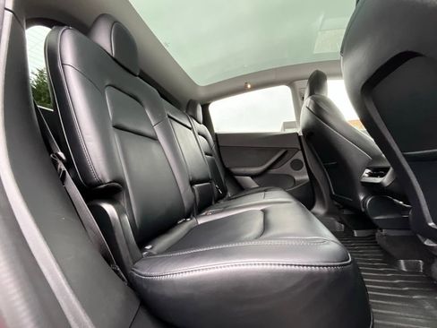 Used 2021 Tesla Model Y Long Range image 14