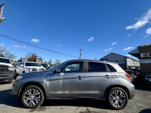 Used 2019 Mitsubishi Outlander Sport SE AWD 4dr Crossover image 3