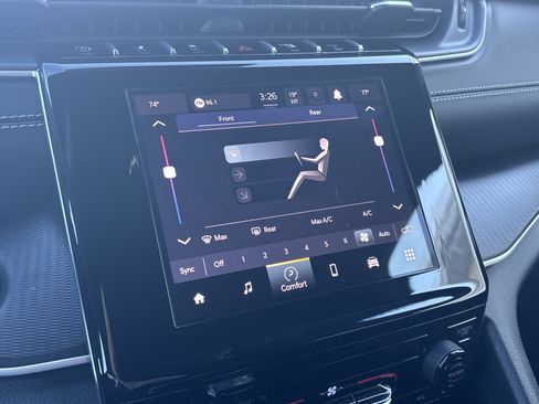 Used 2024 Jeep Grand Cherokee L Laredo image 19