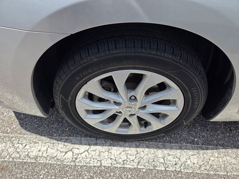 Used 2019 Nissan Sentra SV FWD image 4