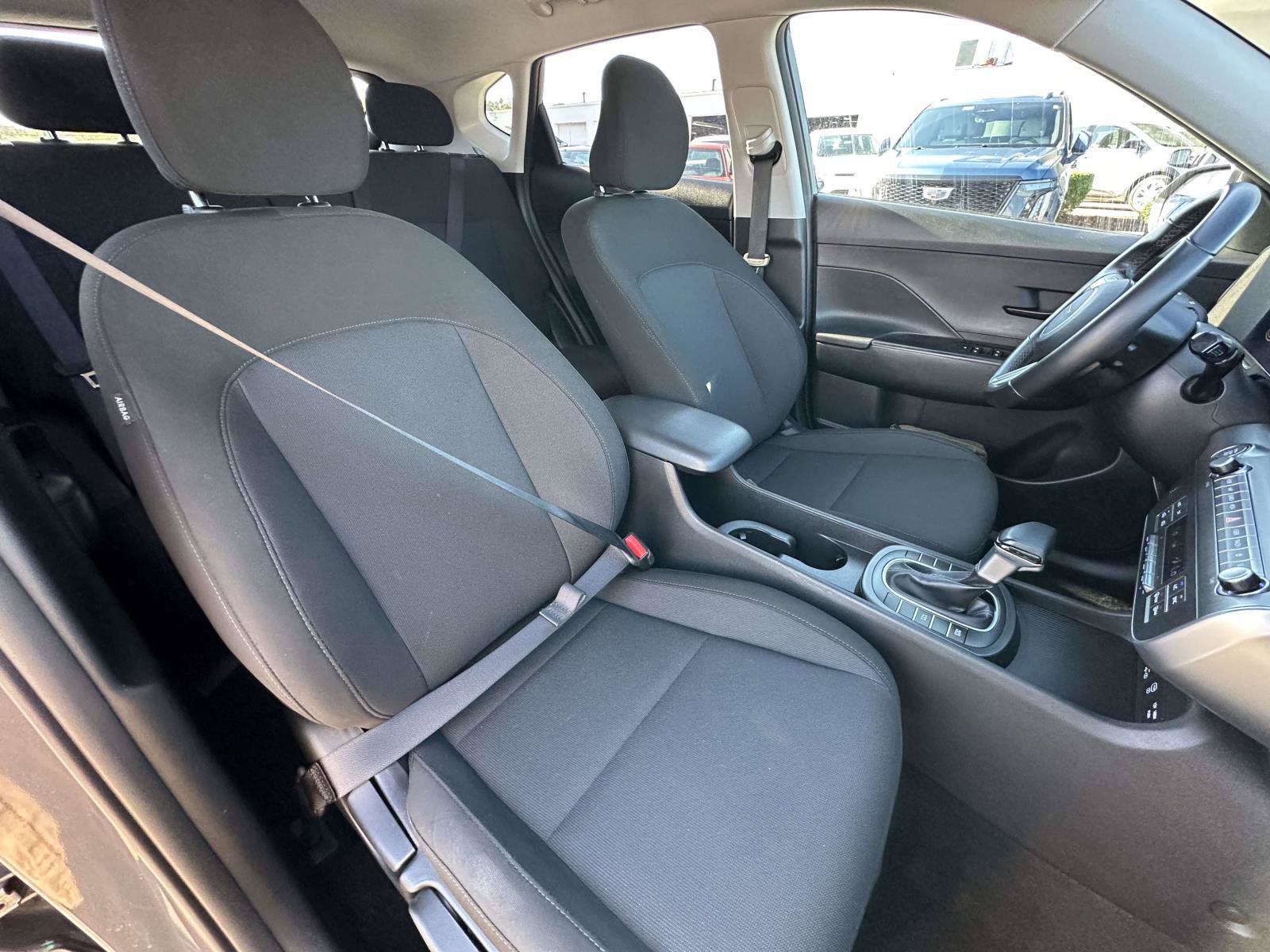 Used 2025 Hyundai Kona SEL FWD image 30