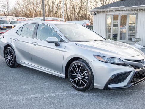 Used 2024 Toyota Camry SE image 4