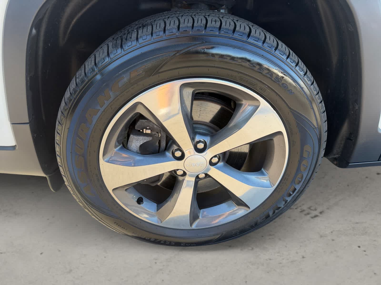 Used 2020 Jeep Cherokee Limited AWD/4WD image 12