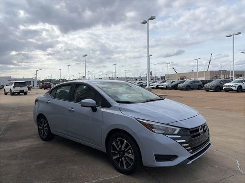 New 2025 Nissan Versa SV w/ Trunk Package FWD image 5