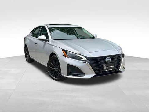 Certified 2025 Nissan Altima 2.5 SV w/ SV Special Edition Package AWD/4WD image 1