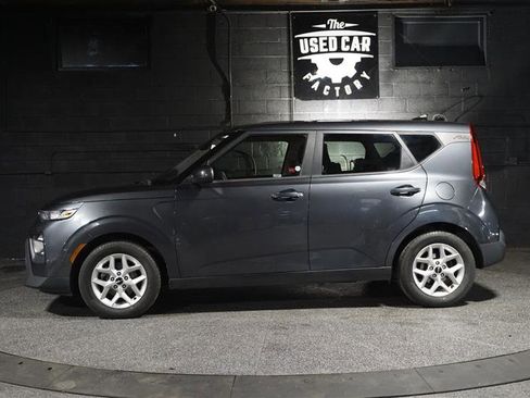 Used 2022 Kia Soul LX w/ Technology Package image 2