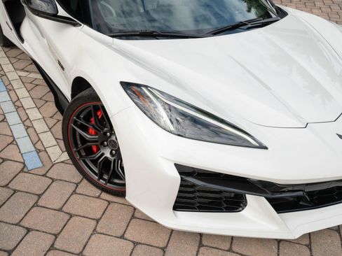 Used 2023 Chevrolet Corvette Z06 RWD image 25