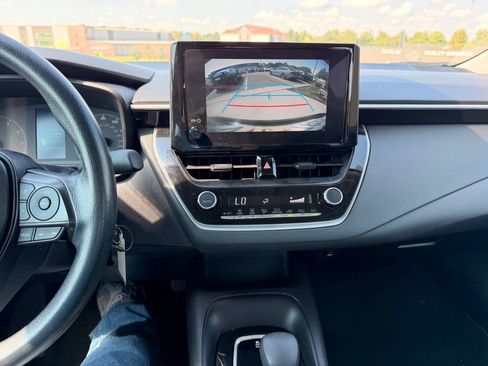 Used 2025 Toyota Corolla LE FWD image 4