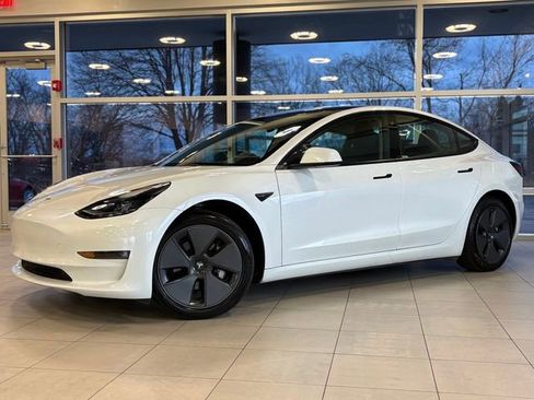 Used 2023 Tesla Model 3 Standard Range image 1