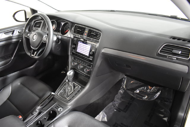 Used 2020 Volkswagen Golf 4-Door FWD image 34