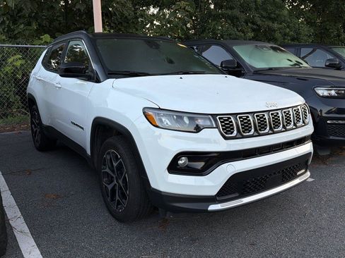 Used 2025 Jeep Compass Limited AWD/4WD image 3