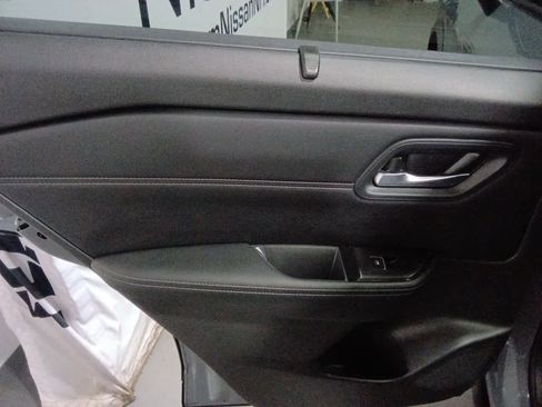 Used 2024 Nissan Rogue SL w/ SL Premium Package image 24