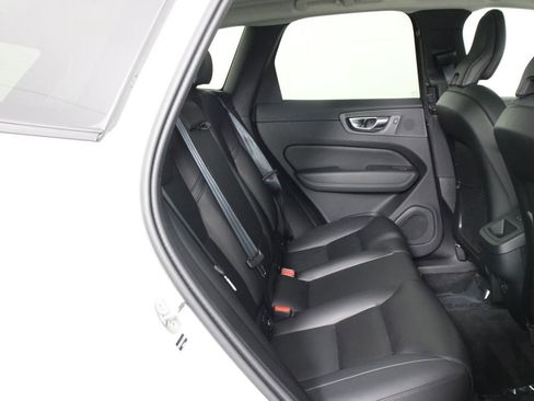 Certified 2025 Volvo XC60 B5 Core image 30