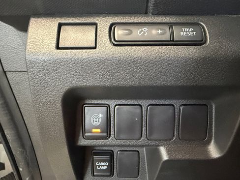 Used 2024 Nissan Frontier SV w/ Technology Package RWD image 24