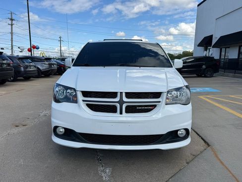 Used 2019 Dodge Grand Caravan GT FWD image 2