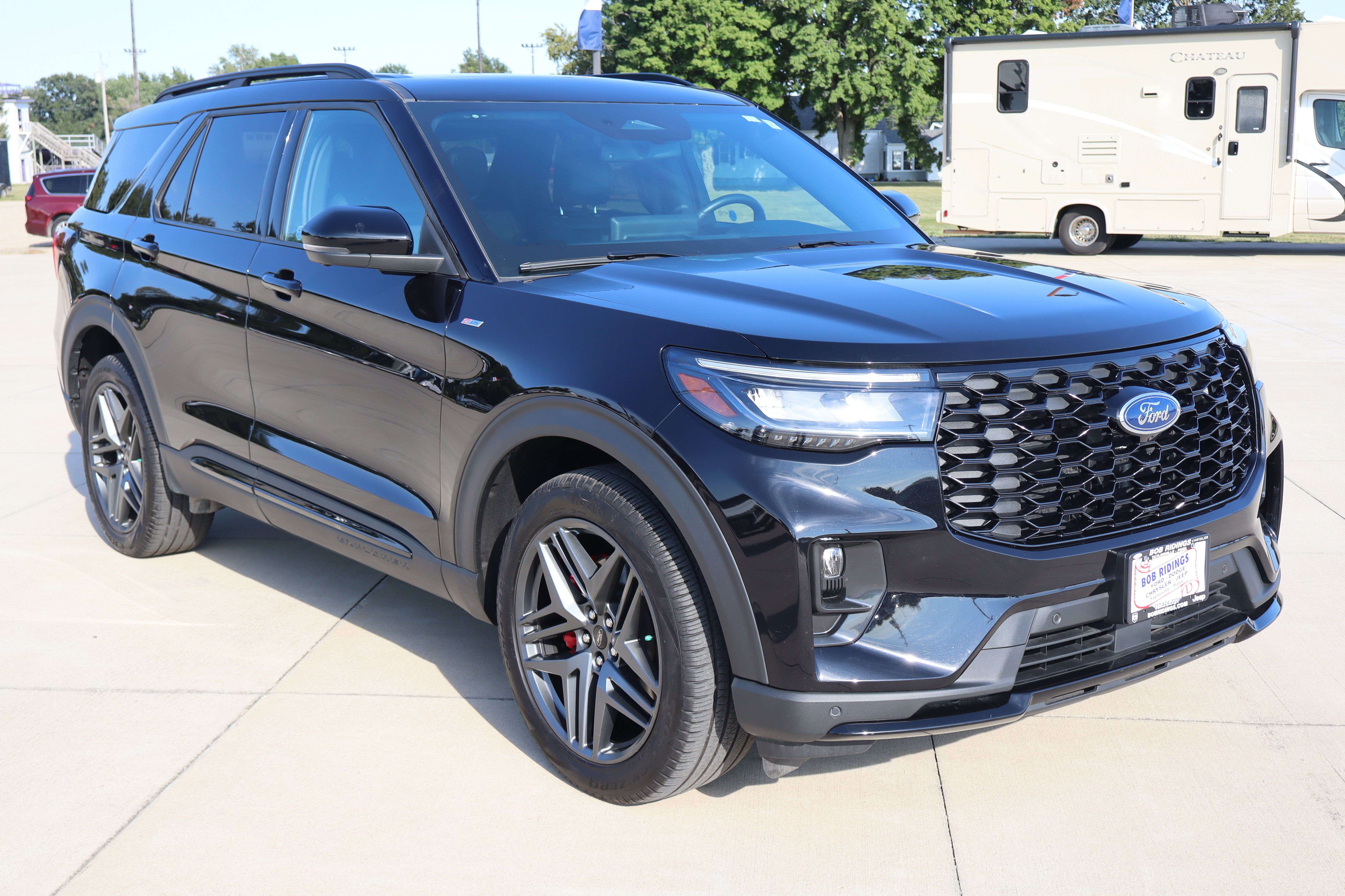 Used 2025 Ford Explorer ST-Line w/ Premium Package AWD/4WD image 3