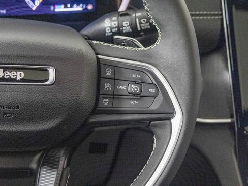 New 2025 Jeep Grand Cherokee Altitude image 32