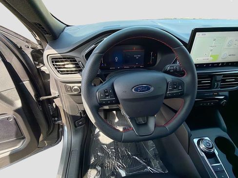 Used 2024 Ford Escape ST-Line w/ Tech Pack #1 AWD/4WD image 11