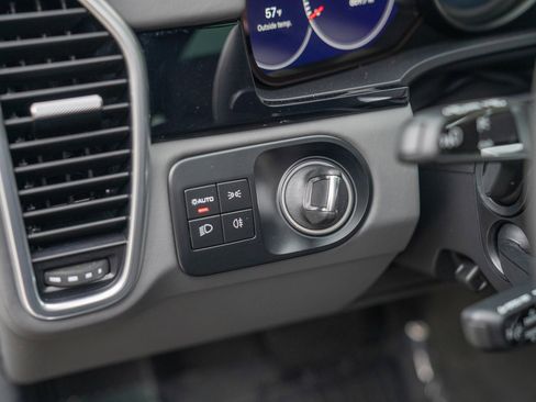 Used 2023 Porsche Cayenne image 12