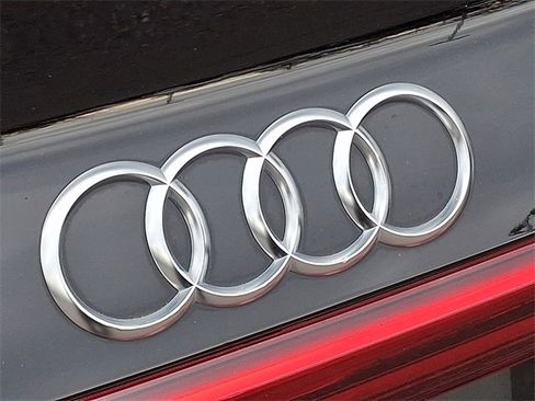 Used 2022 Audi e-tron Premium image 27