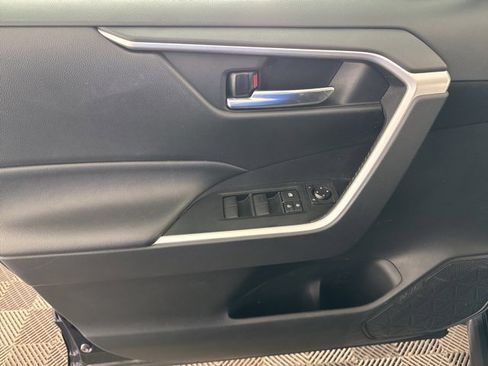 Used 2021 Toyota RAV4 XLE image 17