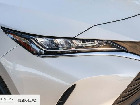 Used 2022 Toyota Venza LE image 10