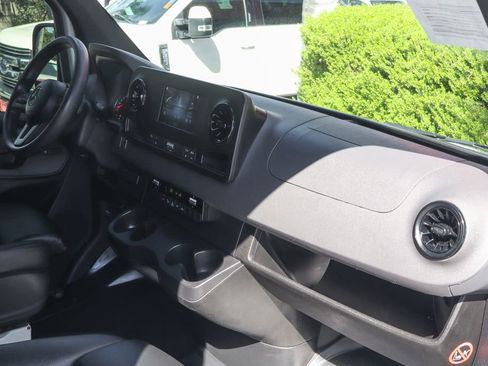 Used 2024 Mercedes-Benz Sprinter 2500 w/ Acoustic Package image 40