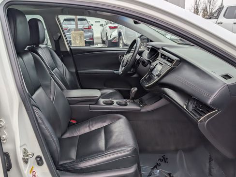 Used 2016 Toyota Avalon Limited w/ Toyota Safety Sense Package image 11