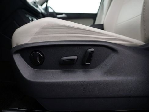 Used 2018 Volkswagen Tiguan SEL image 16