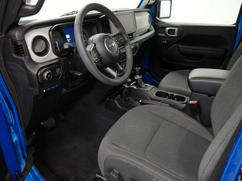 Used 2024 Jeep Wrangler Unlimited w/ Convenience Group AWD/4WD image 18