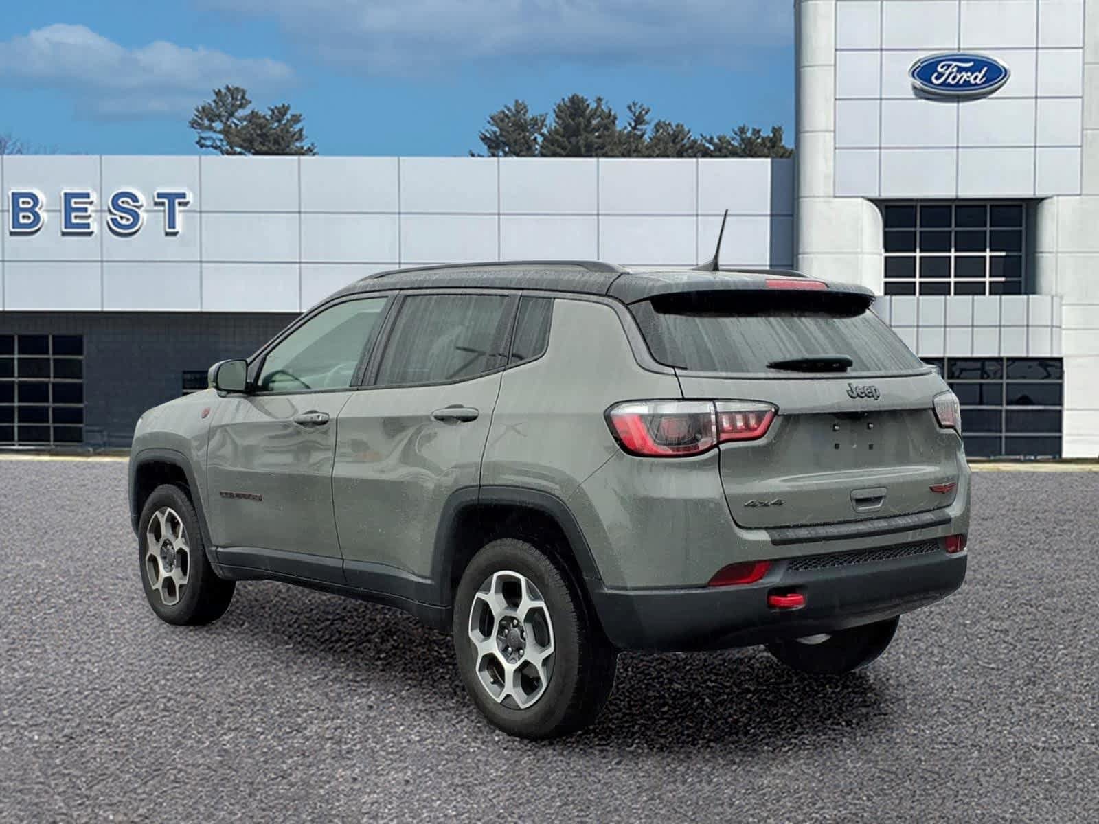 Used 2022 Jeep Compass Trailhawk w/ Trailhawk Convenience Group AWD/4WD image 4