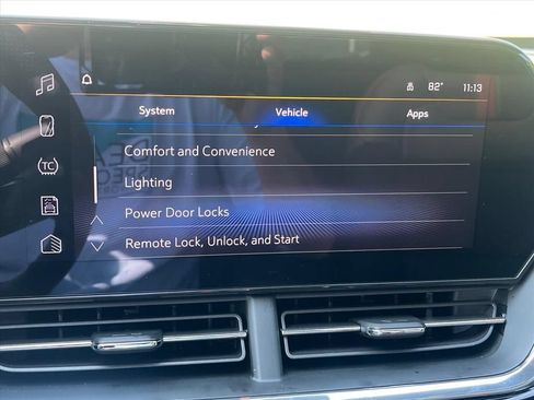 Used 2025 Chevrolet Trax RS w/ Sunroof Package FWD image 16