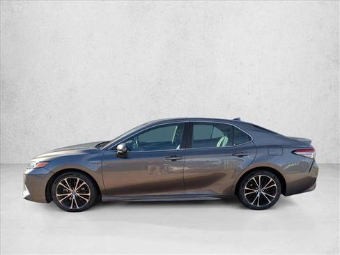 Used 2019 Toyota Camry SE image 8