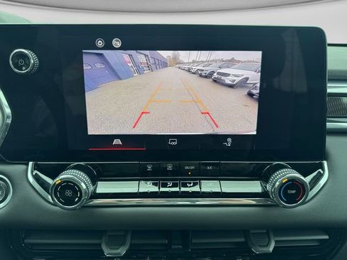 Used 2025 GMC Canyon Elevation image 18