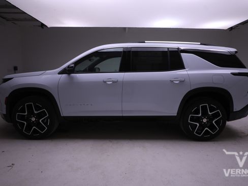 New 2026 Chevrolet Traverse High Country FWD image 2