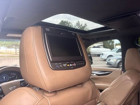 Used 2018 Cadillac Escalade Platinum AWD/4WD image 18