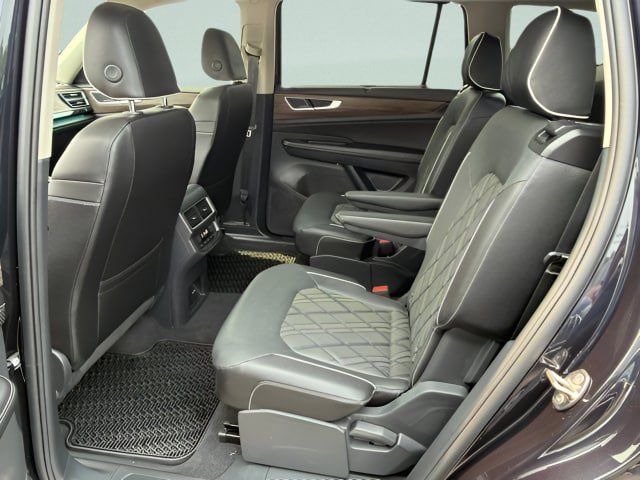 Certified 2026 Volkswagen Atlas SEL Premium R-Line AWD/4WD image 8