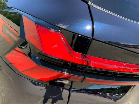 Used 2025 BMW X5 M Competition w/ Executive Package image 14