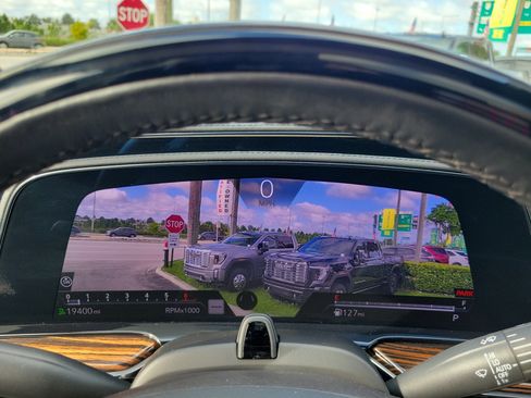 Used 2024 Cadillac Escalade Premium Luxury image 31