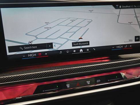 Used 2023 BMW 760i xDrive image 28