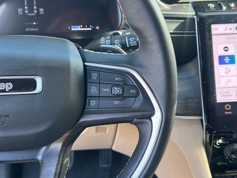 Used 2022 Jeep Grand Cherokee L Limited w/ Luxury Tech Group II AWD/4WD image 5