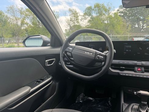 Used 2025 Kia K4 FWD image 33