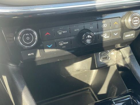 Used 2022 Jeep Compass Limited image 20