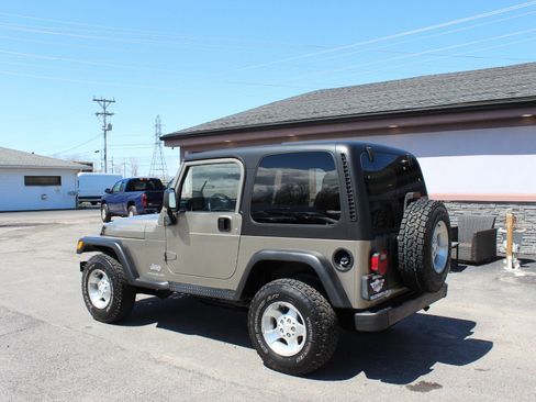 Used 2004 Jeep Wrangler SE w/ Ecco Tire & Wheel Group AWD/4WD image 9